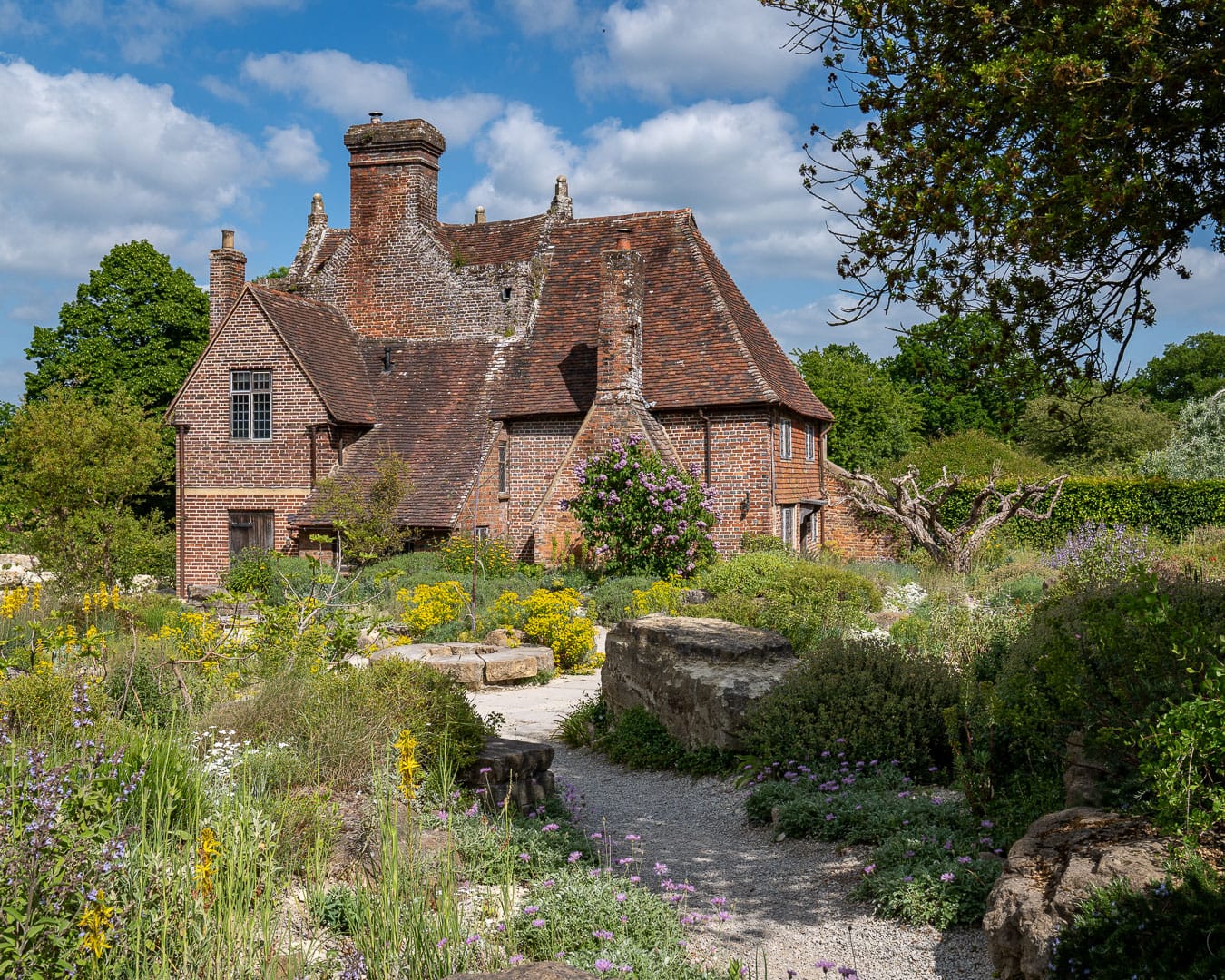 Det lille cottage ved stenhaven i Sissinghurst Castle Garden