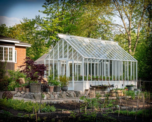 Drivhus og orangeri med dyrkning af blomster, afgrøder og krydderurter – inspiration, hygge og vejledning